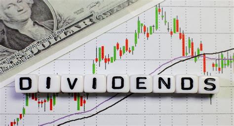 Analysts say these ASX dividend shares are top buys.